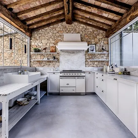 Secret D'uzes - Inspires A Ferienhaus