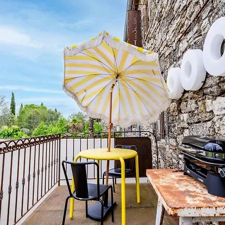 Secret D'uzes - Inspires A Ferienhaus *