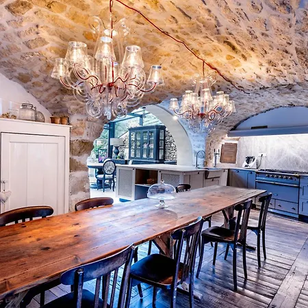 Ferienhaus Secret D'uzes - Inspires A *
